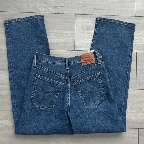 LEVI’S Ribcage Straight Ankle Denim
Blue Jeans 28x29 - Picture 4 of 5